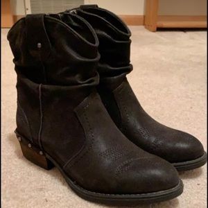 Women’s fergie booties